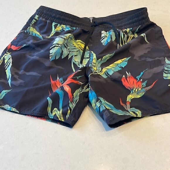 Volcom mens swim shorts size Med, single layer garment super cool design.